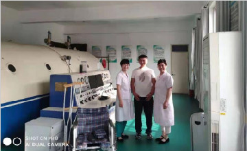【獻禮建黨百年】服務(wù)暖人心，患者家屬為醫(yī)院捐贈輪椅