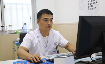 白衣仁心，青春在奉獻(xiàn)中綻放——臨沂市第三人民醫(yī)院青年醫(yī)師鐘浩