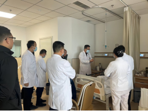 我院對臨床科室三級查房制度、交接班制度執(zhí)行情況進行拉網(wǎng)式突擊檢查