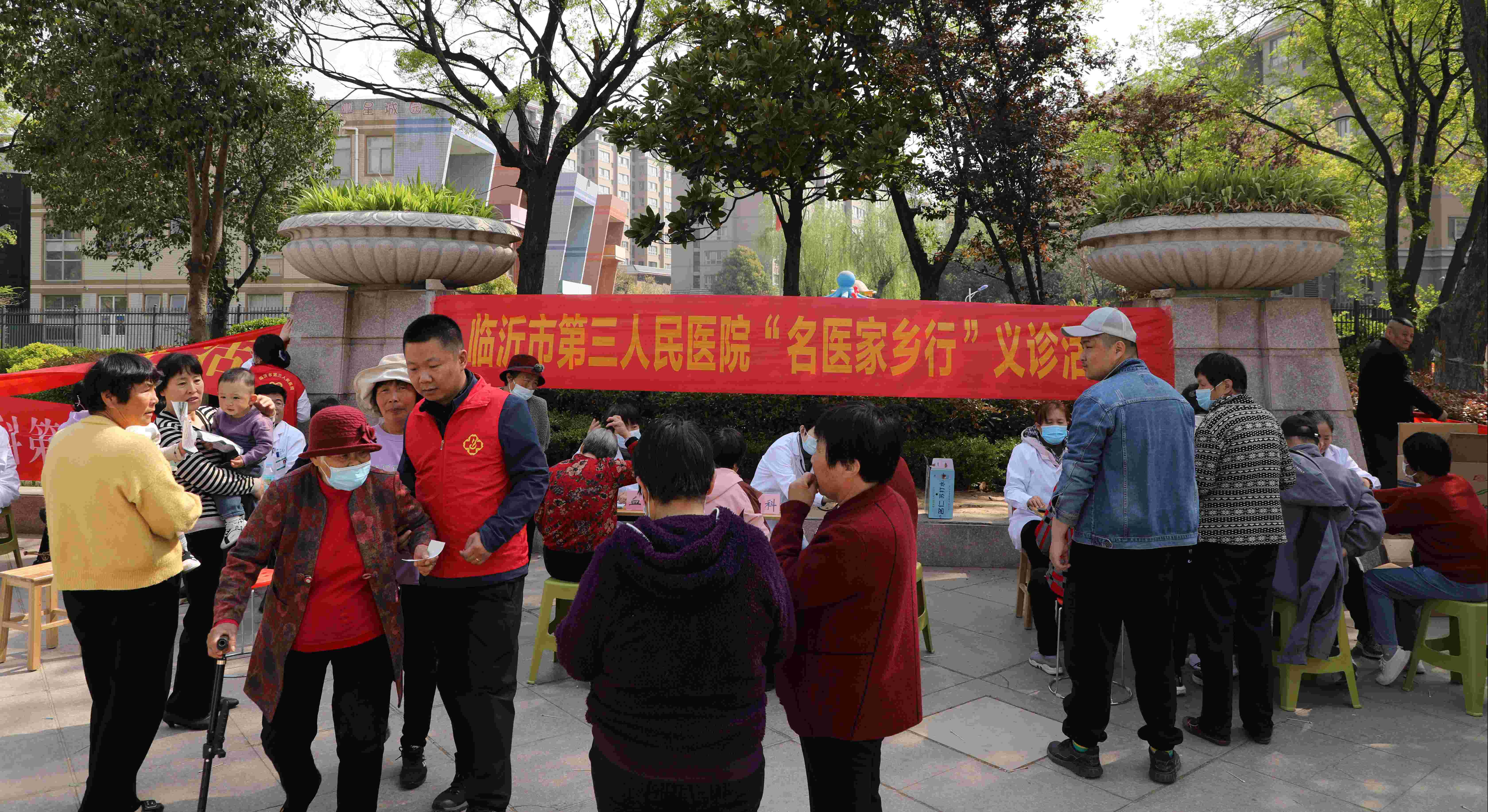 “三院名醫(yī)家鄉(xiāng)行”走進(jìn)沂河新區(qū)致遠(yuǎn)·海上傳奇社區(qū)