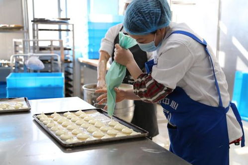 交流促提升！合肥工業大學飲食服務中心赴我校糕點廠調研學習